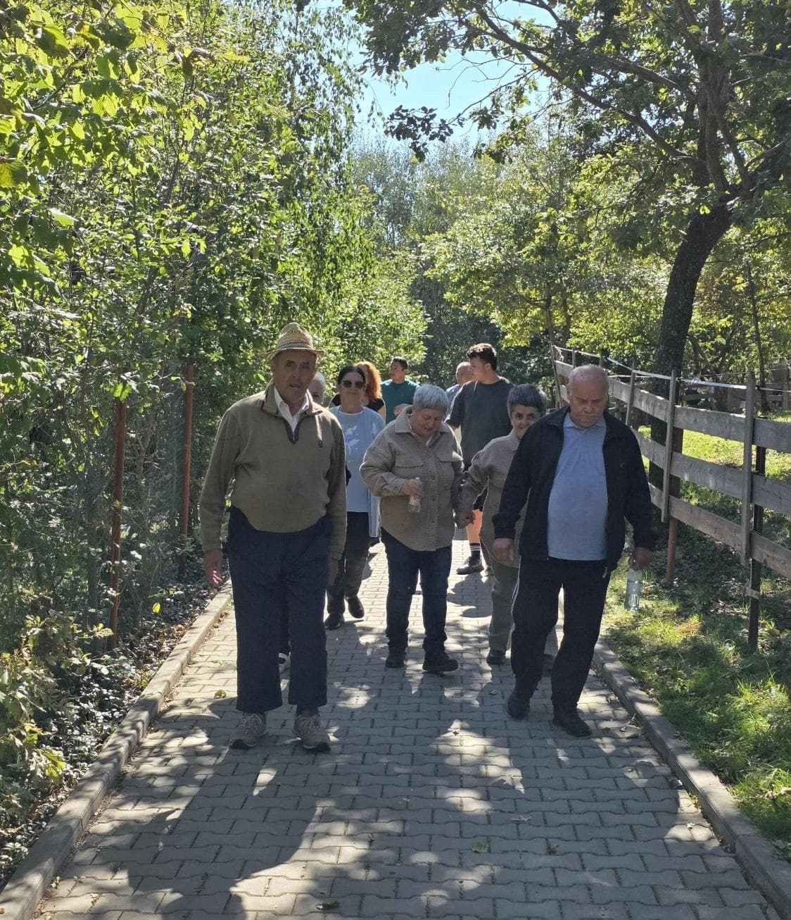Activitate recreativă pentru rezidenții Casei Cristiana din Sălicea — azil seniori Cluj.