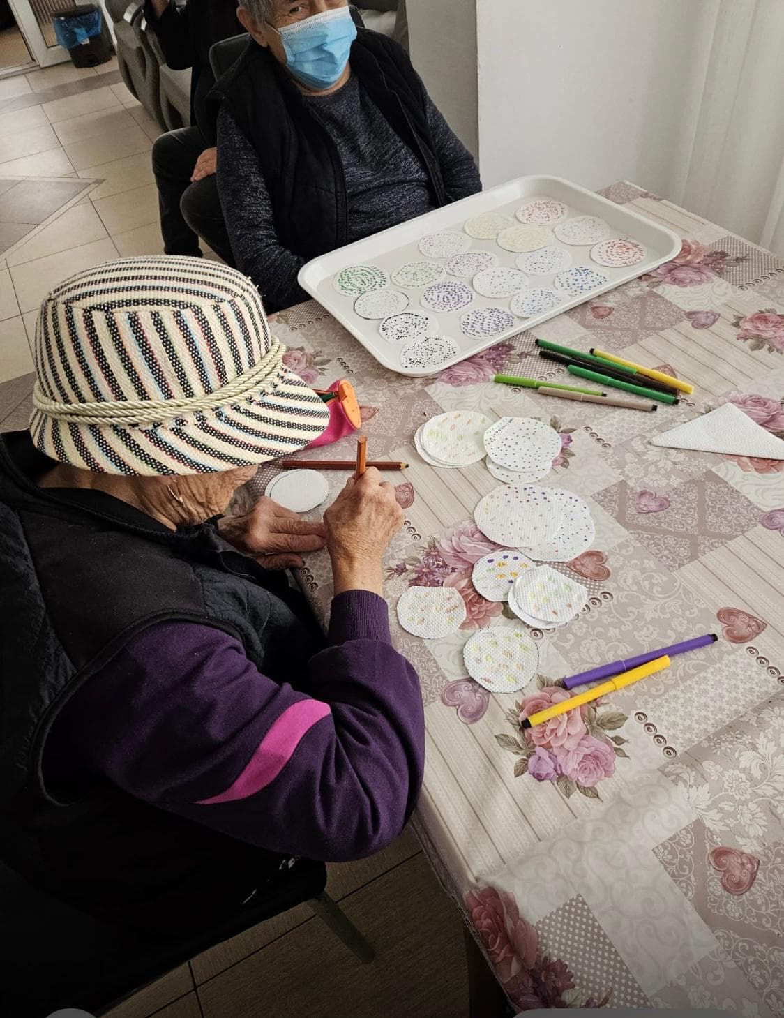 Activitate ocupațională adaptată vârstnicilor la Casa Cristiana — ingrijire varstnici Cluj.