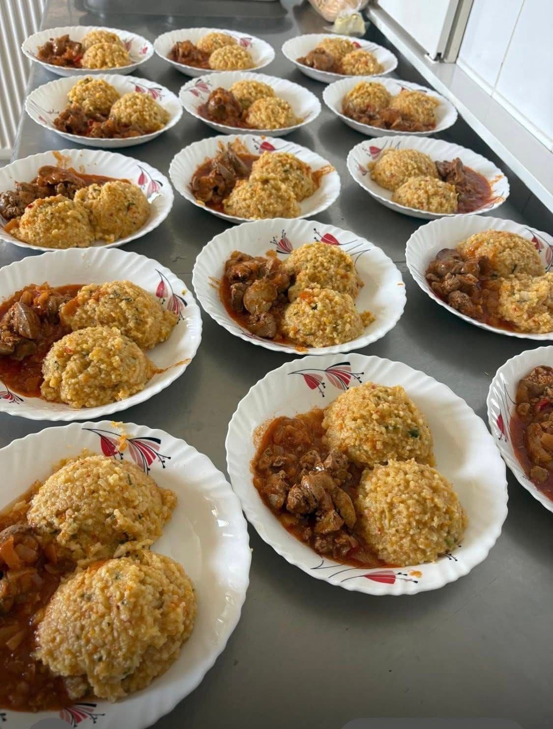 Preparat servit seniorilor la Casa Cristiana Sălicea — ingrijire varstnici Cluj.